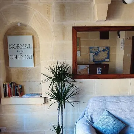 Grotto's Paradise Bed & Breakfast 4*