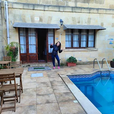 Grotto's Paradise Bed & Breakfast