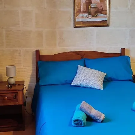 Grotto's Paradise Bed & Breakfast 4*