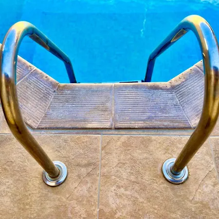 Grotto's Paradise Panzió Għarb