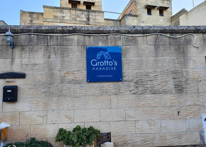 Grotto's Paradise Bed & Breakfast 4*