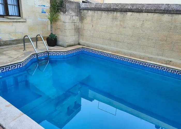 Grotto's Paradise Għarb