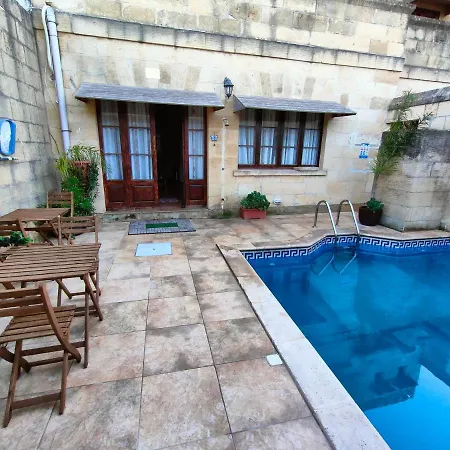 Grotto's Paradise Bed and breakfast