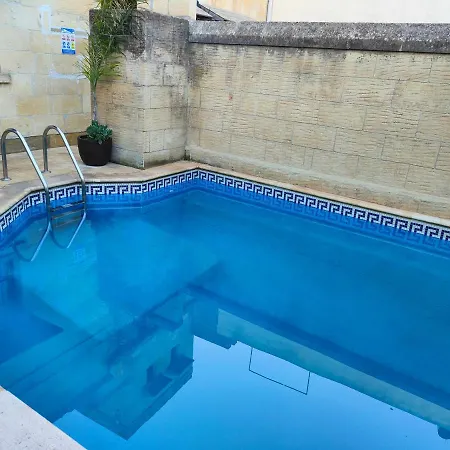 Grotto's Paradise Għarb