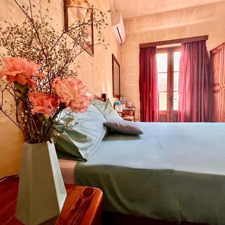 Grotto's Paradise Bed and breakfast